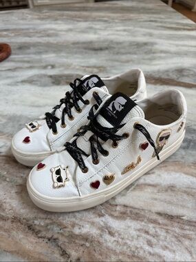 Women’s sz 8.5 Karl Lagerfield Paris white leather sneakers